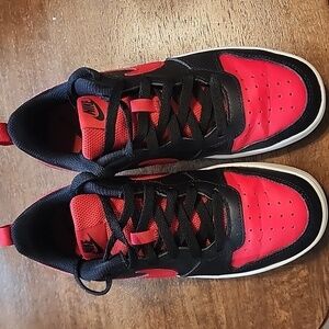 Boys Nike Court Size 5.5Y